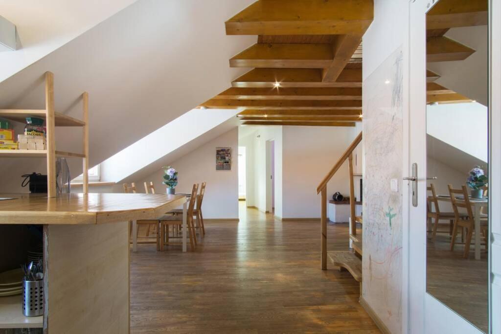 וילנה Private Sauna & 4 Bedrooms Old Town Rooftop Apartment מראה חיצוני תמונה
