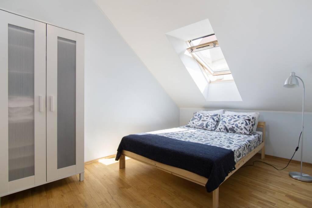 וילנה Private Sauna & 4 Bedrooms Old Town Rooftop Apartment מראה חיצוני תמונה